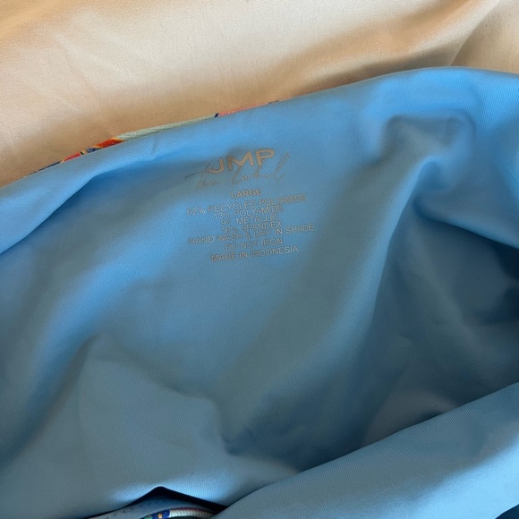 Jmp the label one piece 🩷 - Picture 2 of 3